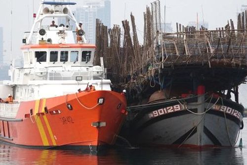 Cứu nạn 52 thuyền viên tàu cá tại khu vực biển Hoàng Sa