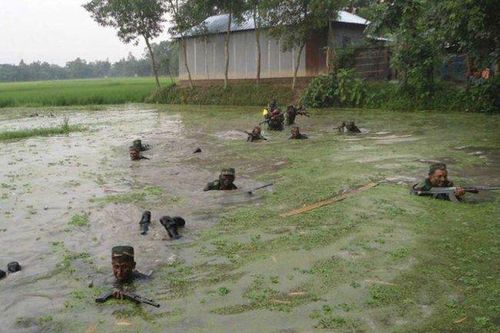 Buồn cười bài tập như 'diễn show' của quân đội chính quy Bangladesh