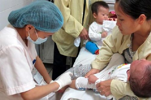 Lo dịch sởi gia tăng, Hà Nội yêu cầu rà soát lại việc tiêm chủng với trẻ em