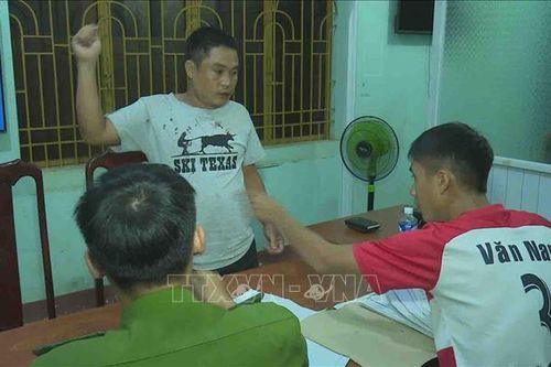 Mâu thuẫn khi đi hát karaoke, một cán bộ huyện bị đâm tử vong