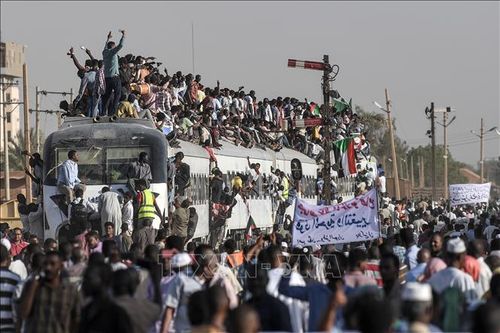 Đề xuất hai hội đồng chuyển tiếp song song tại Sudan