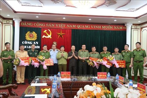 Khen thưởng các lực lượng triệt phá thành công vụ vận chuyển 26 bánh heroin