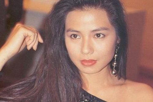 'Marilyn Monroe Hong Kong' - góa phụ xinh đẹp, đơn chiếc tuổi U60