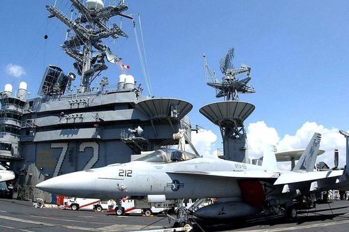 Điều tàu sân bay, TT Trump tiến sát đối đầu quân sự với Iran