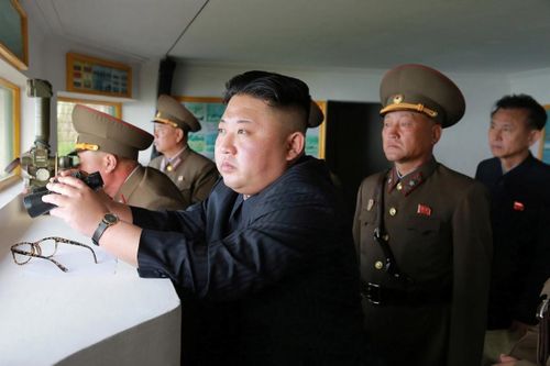 Ông Kim Jong Un đích thân giám sát phóng thử tên lửa tầm xa