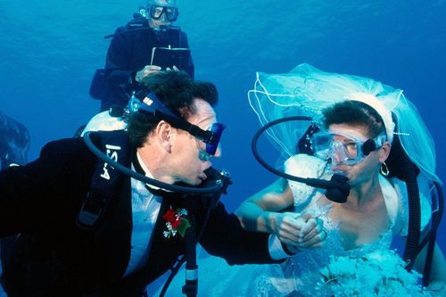 Đám cưới dưới đáy biển quy mô lớn nhất thế giới ở Thái Lan