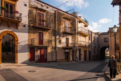 Chiến dịch 'bán nhà từ 1 euro' mang về 1 triệu euro cho thị trấn Italy