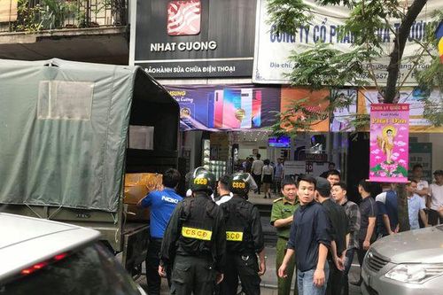 'Số phận' của khách hàng còn được bảo hành sản phẩm sẽ ra sao khi Nhật Cường Mobile bị khám xét, đóng cửa hàng loạt?