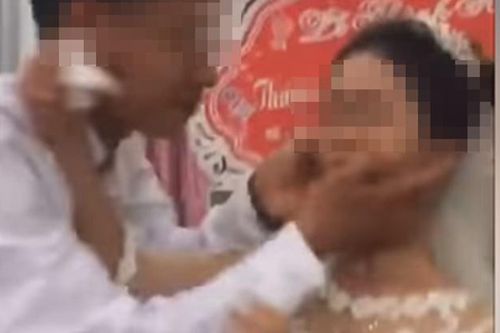Đâu là sự thật xung quanh clip cô dâu trẻ mặt mày lồi lõm, không cho chồng hôn trong đám cưới?