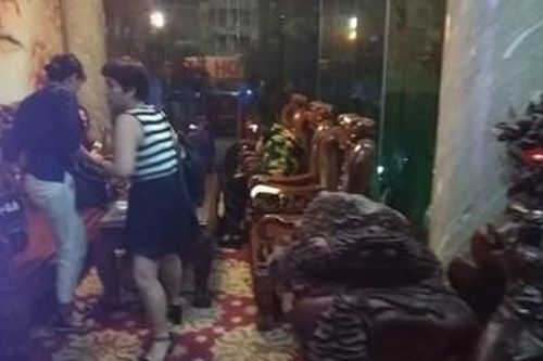 Giải cứu 8 người mắc kẹt trong thang máy khách sạn ở TP.HCM