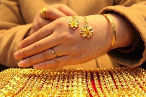 Giá vàng hôm nay tăng vọt