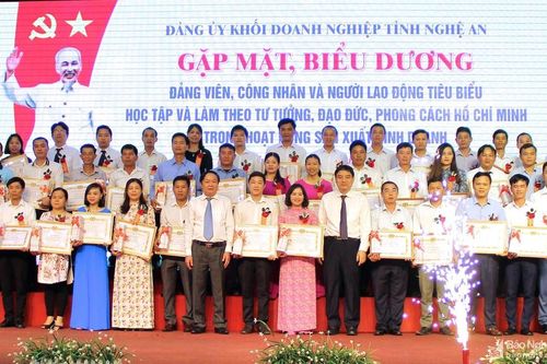 Nghệ An biểu dương 87 đảng viên, công nhân, người lao động tiêu biểu học tập và làm theo Bác
