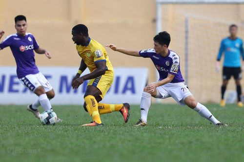 HLV Hà Nội FC bênh Đình Trọng ở tình huống nhận thẻ đỏ trực tiếp