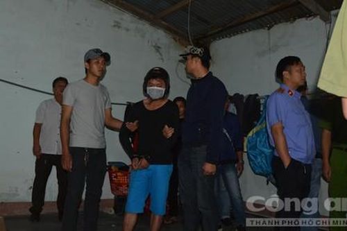 Thực nghiệm hiện trường vụ chồng sát hại vợ, đốt xác phi tang trong thùng phi