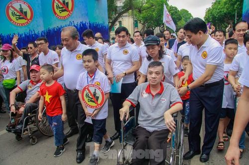 Phó Thủ tướng cùng 8.000 người đi bộ phát động: 'Đã uống rượu-Không lái xe'