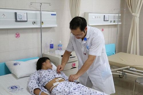 Bé gái 10 tuổi bị khối u lớn xâm chiếm làm mất chức năng buồng trứng