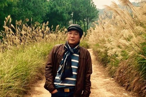 Ngắm trang phục đời thường giản dị của bố chồng 'Nàng dâu order'