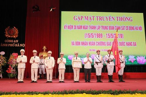 Cảnh sát cơ động Hà Nội đón nhận Huân chương Bảo vệ Tổ quốc hạng Ba