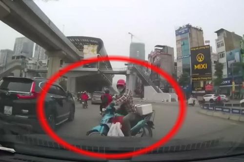 Đi ngược chiều, đạp ôtô và thách thức 'cảm thấy đâm được, đâm đi'