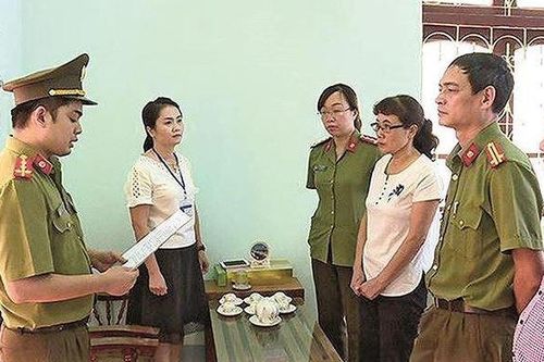 Bắt phó trưởng phòng sửa điểm thi THPT ở Hòa Bình