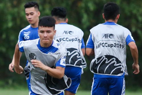 Tạm quên thất bại, Quang Hải cùng đồng đội hướng đến AFC Cup