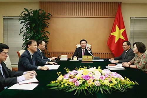Phó Thủ tướng Vương Đình Huệ điện đàm với Bộ trưởng Tài chính Hoa Kỳ