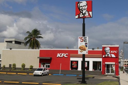 Bị cảnh sát bắt vì 'ăn chực' gà rán ở KFC suốt một năm trời