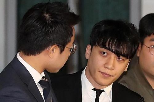 Lệnh bắt giữ bị bác bỏ, Seungri được cởi trói và rời khỏi nhà giam trong đêm