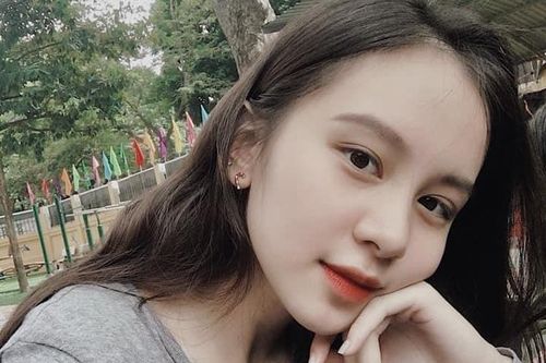 Loạt gái xinh được chú ý vì khoảnh khắc 'xuất thần' ngày bế giảng