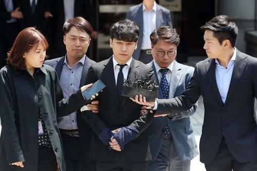 Seungri & Yoo In Suk tiếp tục bị cáo buộc trong nhiều trường hợp môi giới mại dâm