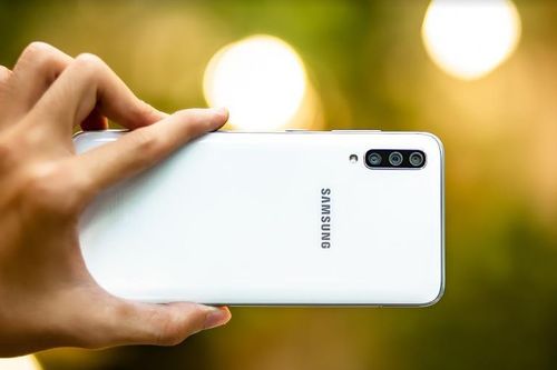 Galaxy A70 - smartphone màn hình lớn, pin khủng và nhiều hơn thế