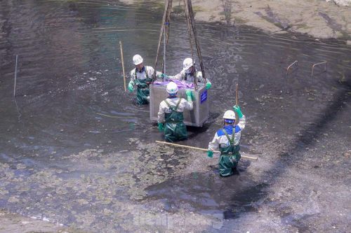 Hà Nội bắt đầu làm sạch sông Tô Lịch bằng 'bảo bối' của Nhật