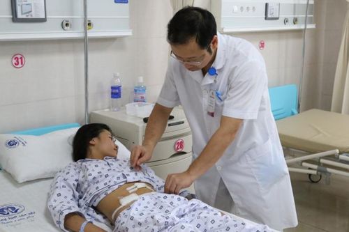 10 tuổi, bé gái đã bị u nang buồng trứng 'khủng'