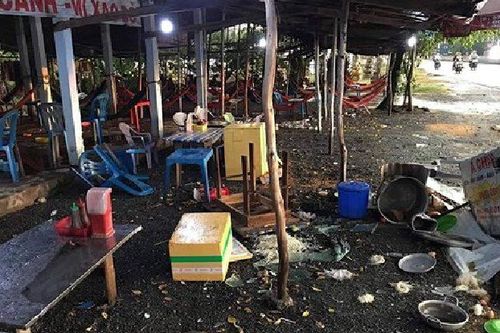 Khởi tố nhóm người đập phá quán ăn bị tố chặt chém, hành hung khách ở Long An