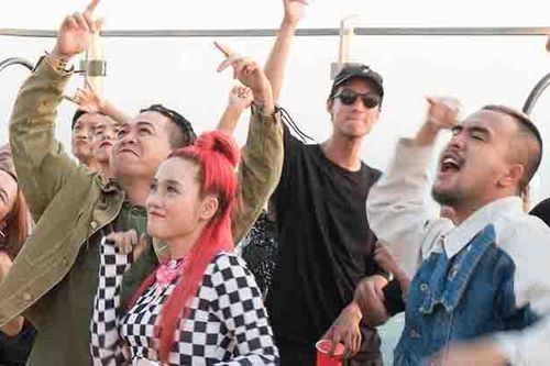 Chê live dở, ép giải nghệ,…: Lộn xộn Band đưa muôn vàn điều khủng khiếp từ antifan vào… MV mới