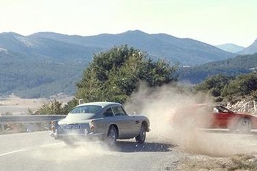 Phiên bản xe Aston Martin huyền thoại trong phim 007 xuất hiện ngoài đời thực