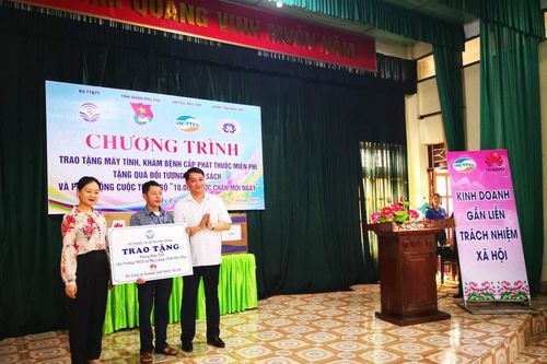 Huawei Việt Nam trao tặng phòng máy tính cho trường học tỉnh Phú Thọ