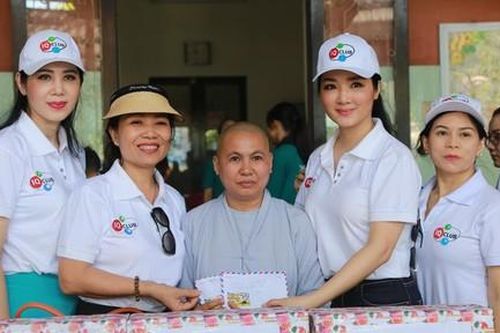 Hoa hậu Đền Hùng Giáng My cùng lực lượng Công an san sẻ yêu thương
