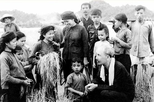 Hồ Chí Minh – tấm gương lớn về sự nêu gương