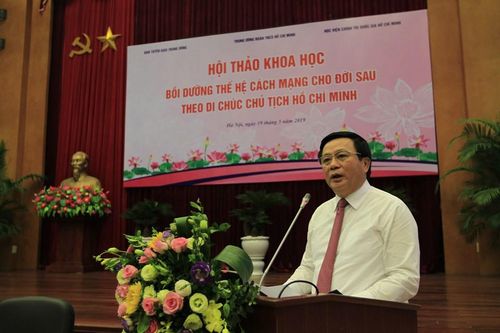 Phiên toàn thể Hội thảo Bồi dưỡng thế hệ cách mạng cho đời sau theo Di chúc Bác