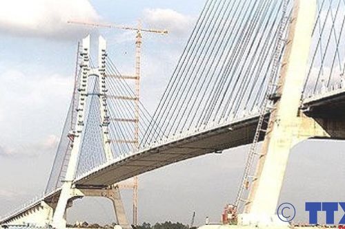 Thông xe cầu Vàm Cống bắc qua sông Hậu