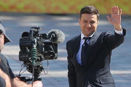 Tổng thống Ukraine Vladimir Zelensky quyết định giải tán Quốc hội