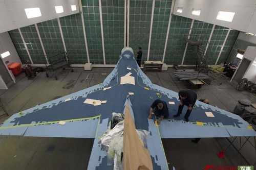 F-16 được Mỹ 'thay áo' giống tiêm kích thế hệ năm Su-57 Nga