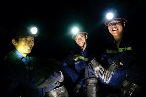 TKV trả lương khuyến khích cho thợ bậc cao kèm thợ bậc thấp