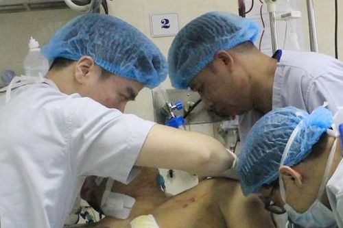 Bệnh nhân vỡ tim, máu chảy xối xả sau tai nạn giao thông