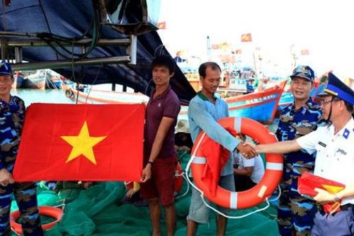 Cảnh sát biển đồng hành cùng ngư dân