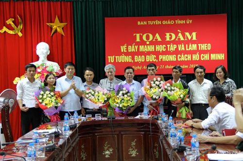 Phát động đợt thi đua cao điểm 'Nghệ An làm theo lời Bác dặn'