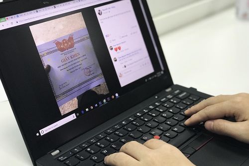 Giáo viên phát giấy khen hàng loạt và nỗi lo nhân tài 'ảo'