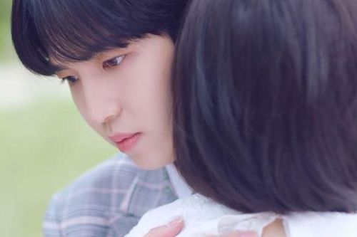 Sao nhí nổi tiếng nhất Hàn Quốc ngọt ngào trong MV nam thần WANNA ONE
