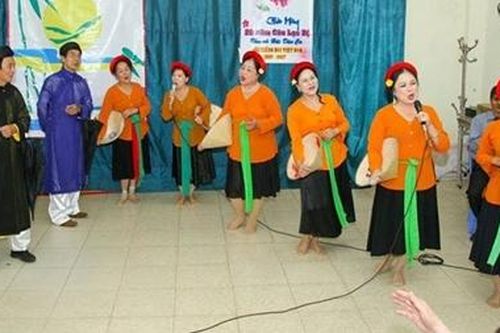 Có một câu lạc bộ dân ca giữa phố